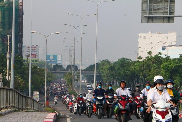 TP.HCM mờ ảo trong sương mù, nhiệt độ se lạnh vào sáng sớm  - Ảnh 12.