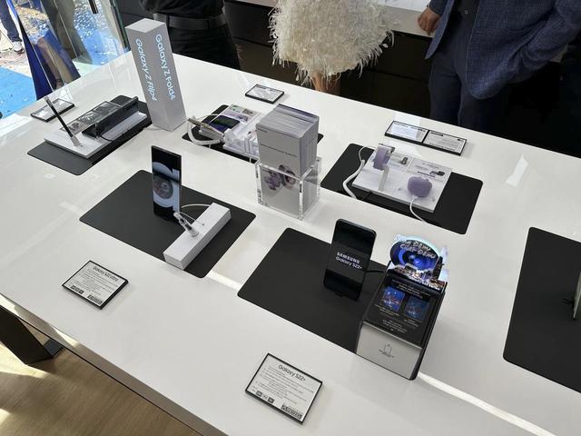 S.Studio by FPT chính thức ra mắt: Cửa hàng trải nghiệm sản phẩm Samsung đúng chuẩn "xịn xò"! - Ảnh 11.