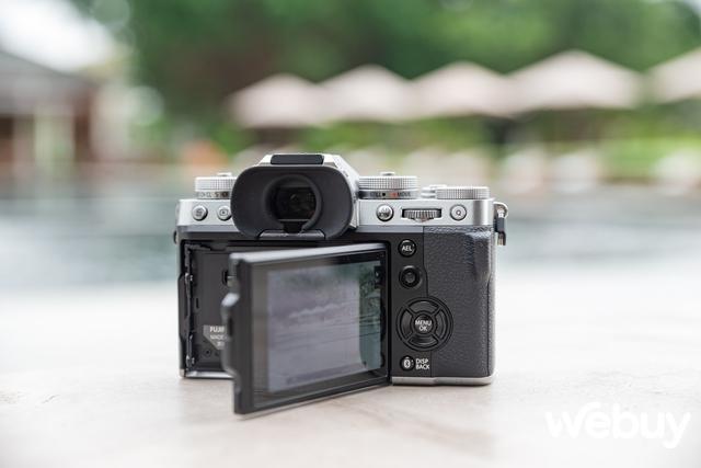 Cận cảnh Fujifilm X-T5 tại Việt Nam: Cảm biến 40MP có chống rung IBIS, quay video 6.2K, giá gần 43.5 triệu đồng - Ảnh 7.