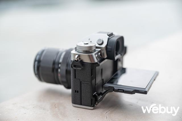 Cận cảnh Fujifilm X-T5 tại Việt Nam: Cảm biến 40MP có chống rung IBIS, quay video 6.2K, giá gần 43.5 triệu đồng - Ảnh 6.