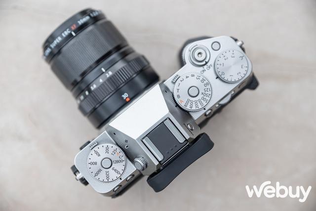 Cận cảnh Fujifilm X-T5 tại Việt Nam: Cảm biến 40MP có chống rung IBIS, quay video 6.2K, giá gần 43.5 triệu đồng - Ảnh 8.