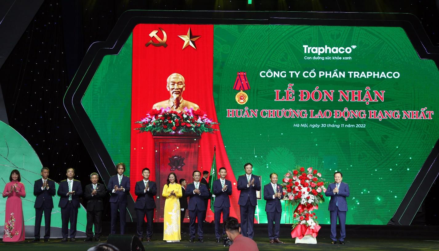 Traphaco kỷ niệm 50 năm ngày truyền thống và đón nhận Huân chương Lao động hạng Nhất - Ảnh 2.