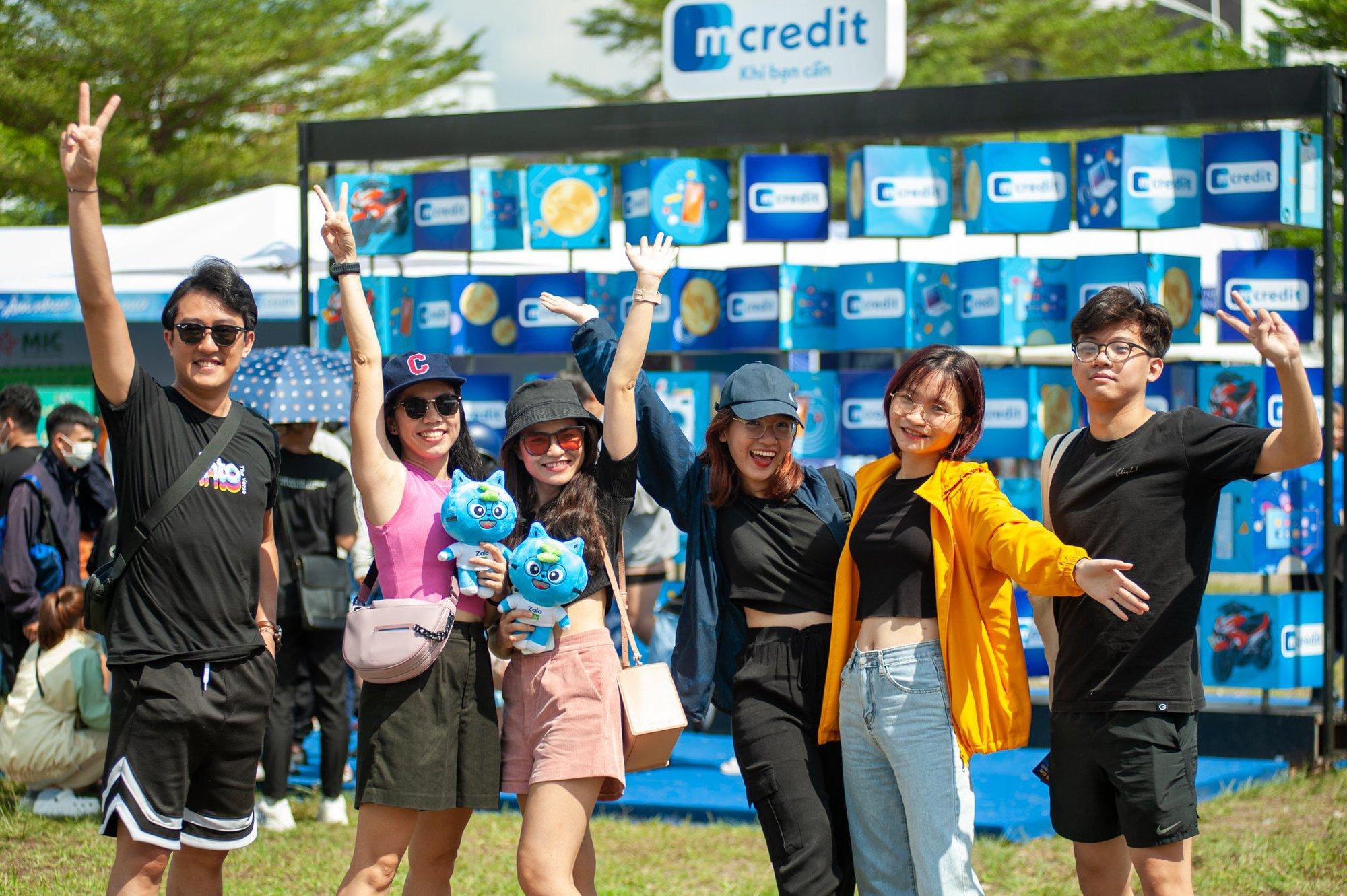 Mcredit Music Fest Bình Dương hút gần 500.000 lượt view trong 3 tiếng - Ảnh 1.