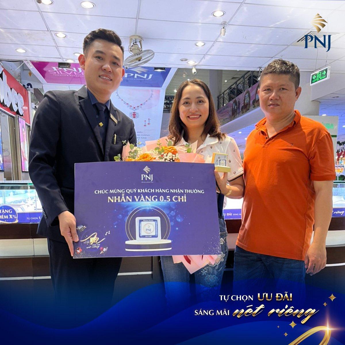 Lộ diện những chủ nhân đầu tiên trúng thưởng khi tham gia thử thách “tự chọn ưu đãi” cùng PNJ - Ảnh 1.