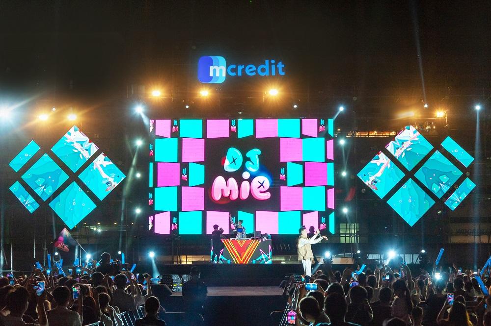 Mcredit Music Fest Bình Dương hút gần 500.000 lượt view trong 3 tiếng - Ảnh 8.
