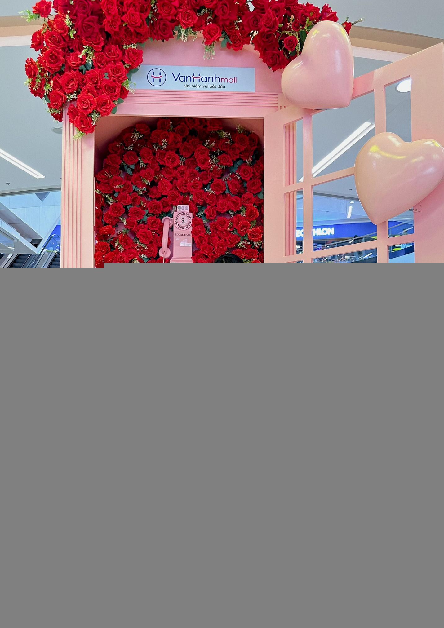 Mùa yêu thương ngập lối tại Vạn Hạnh Mall - Ảnh 4. Mùa yêu thương ngập lối tại Vạn Hạnh Mall - Ảnh 4.