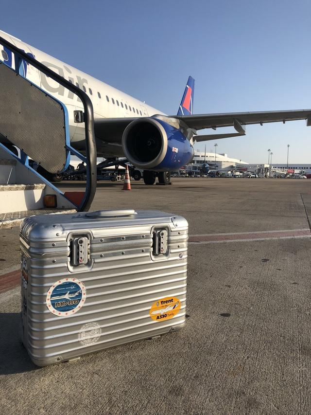 Vali phi công Rimowa: Bạn đồng hành lý tưởng cho những chuyến phiêu lưu ngắn ngày - Ảnh 1. Vali phi công Rimowa: Bạn đồng hành lý tưởng cho những chuyến phiêu lưu ngắn ngày - Ảnh 1.