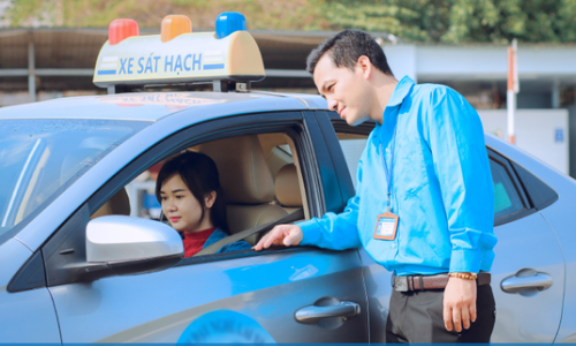 HoclaiotoNET đồng hành học lái xe ô tô cùng sinh viên - Ảnh 3. HoclaiotoNET đồng hành học lái xe ô tô cùng sinh viên - Ảnh 3.