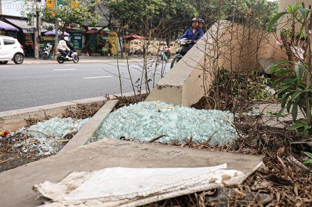 Tuyến đường sắt Nhổn - ga Hà Nội biến thành bãi chứa rác thải, phế liệu - Ảnh 8.