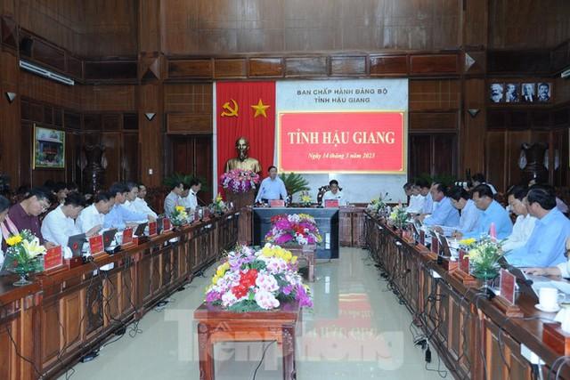 Phó Thủ tướng chỉ đạo bổ sung ngay nguồn cát cho cao tốc Bắc- Nam qua miền Tây - Ảnh 1.