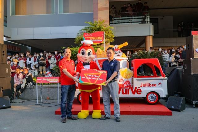 Bật mí điểm đến tiếp theo của Chuyến Xe Vui Vẻ Jollibee - Ảnh 2.