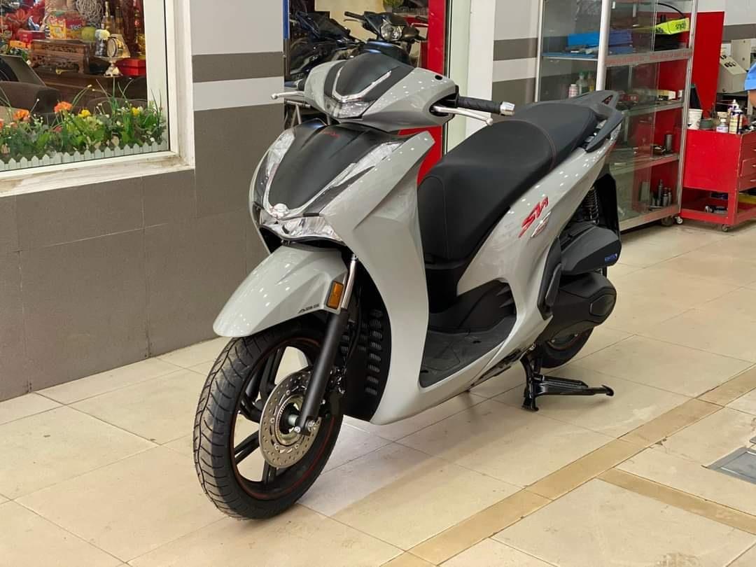 "Vua tay ga" Honda SH 350i tiếp đà giảm kỷ lục, thấp hơn gần 23 triệu đồng so với giá niêm yết - Ảnh 2.