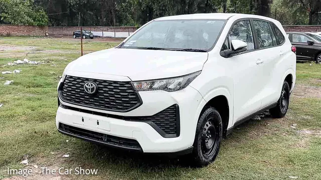 Toyota Innova 2023 taxi giá quy đổi 530 triệu: Giới hạn tốc độ 80 km/h, chạy dịch vụ nhưng không có điều hòa sau và màn hình giải trí - Ảnh 2.