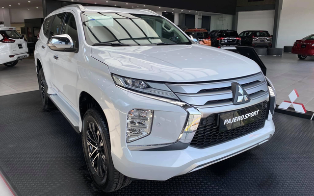 Đại lý Mitsubishi chơi lớn: Pajero Sport ưu đãi trên 100 triệu đồng, Xpander cũng tăng khuyến mại