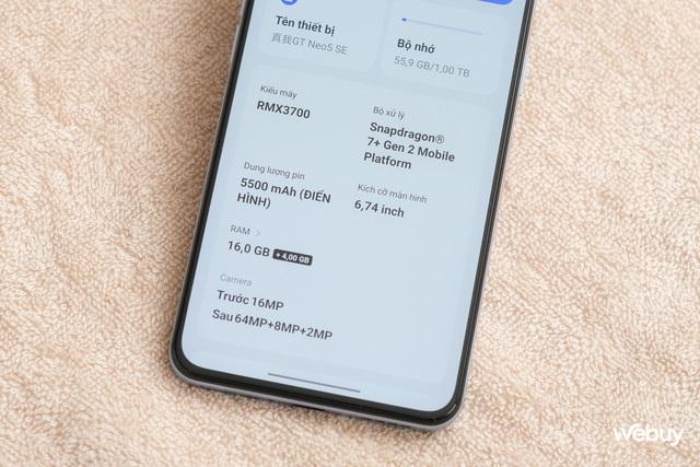 Trên tay điện thoại realme giá hơn 9 triệu nhưng có RAM 16GB, bộ nhớ 1TB, sạc 100W - Ảnh 14.