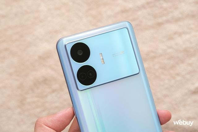 Trên tay điện thoại realme giá hơn 9 triệu nhưng có RAM 16GB, bộ nhớ 1TB, sạc 100W - Ảnh 7.