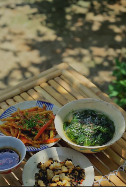 Những bữa “cơm 0 đồng”: Không tốn một xu đi chợ, chạy quanh nhà một lát là “cơm ngon, canh ngọt” - Ảnh 3. Những bữa “cơm 0 đồng”: Không tốn một xu đi chợ, chạy quanh nhà một lát là “cơm ngon, canh ngọt” - Ảnh 3.