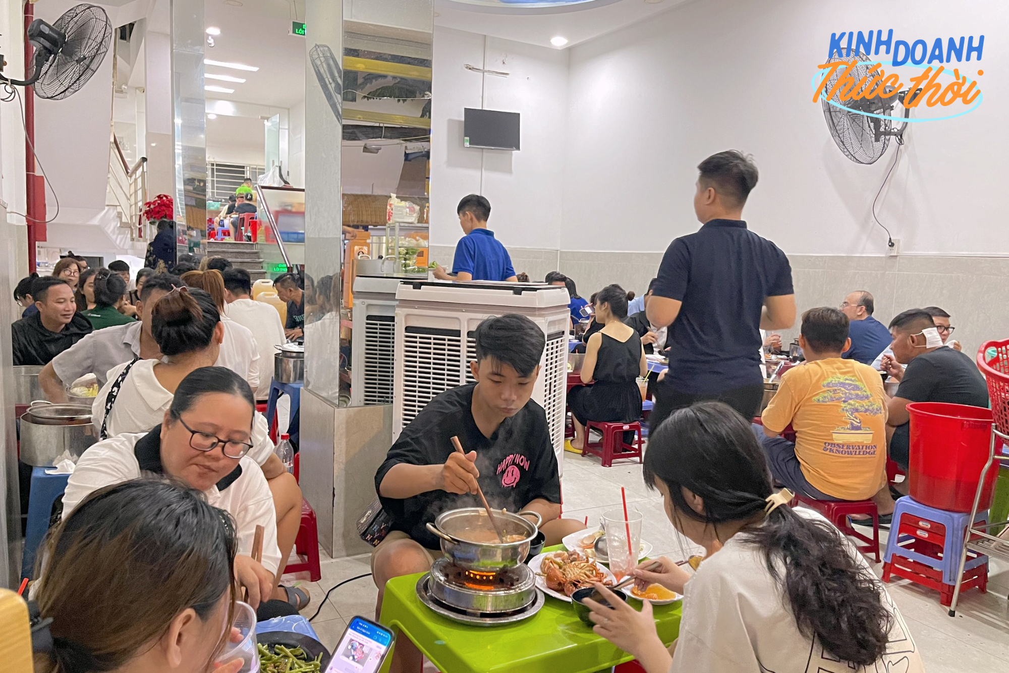 Tiệm lẩu quận Tân Bình mỗi ngày bán 500 nồi lẩu, doanh thu hơn 400 triệu/tuần nhờ bí quyết hút khách của cô chủ - Ảnh 8. Tiệm lẩu quận Tân Bình mỗi ngày bán 500 nồi lẩu, doanh thu hơn 400 triệu/tuần nhờ bí quyết hút khách của cô chủ - Ảnh 8.