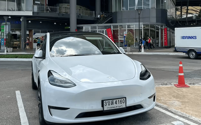 Dịch vụ lái thử xe Tesla đã có sẵn tại một cửa hàng tạm thời ở Bangkok. Ảnh: Kenya Akama