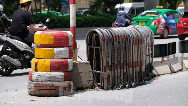 Dải phân cách cứng trên đường Nguyễn Trãi có cũng như không, nhiều ý kiến đề nghị tháo bỏ - Ảnh 5.