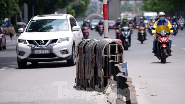 Dải phân cách cứng trên đường Nguyễn Trãi có cũng như không, nhiều ý kiến đề nghị tháo bỏ - Ảnh 7.