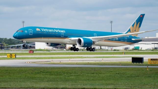 Máy bay Vietnam Airlines từ Anh về TPHCM hạ cánh khẩn cấp ở Dubai - Ảnh 1.