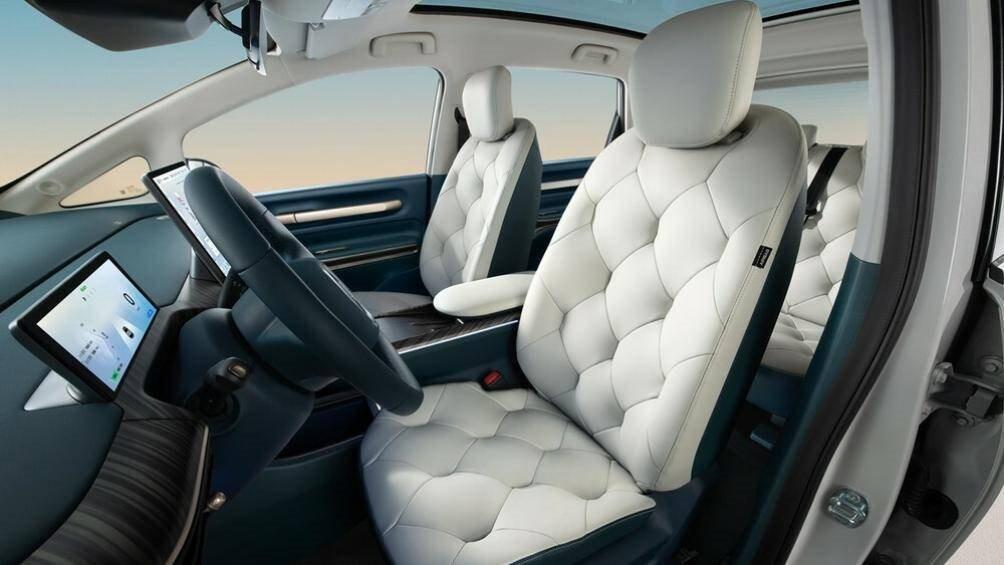 Mẫu xe điện 'anh em' với Wuling Hongguang chuẩn bị ra mắt cuối tháng này: ghế sofa ngả ra như giường, giá từ 327 triệu đồng - Ảnh 3.