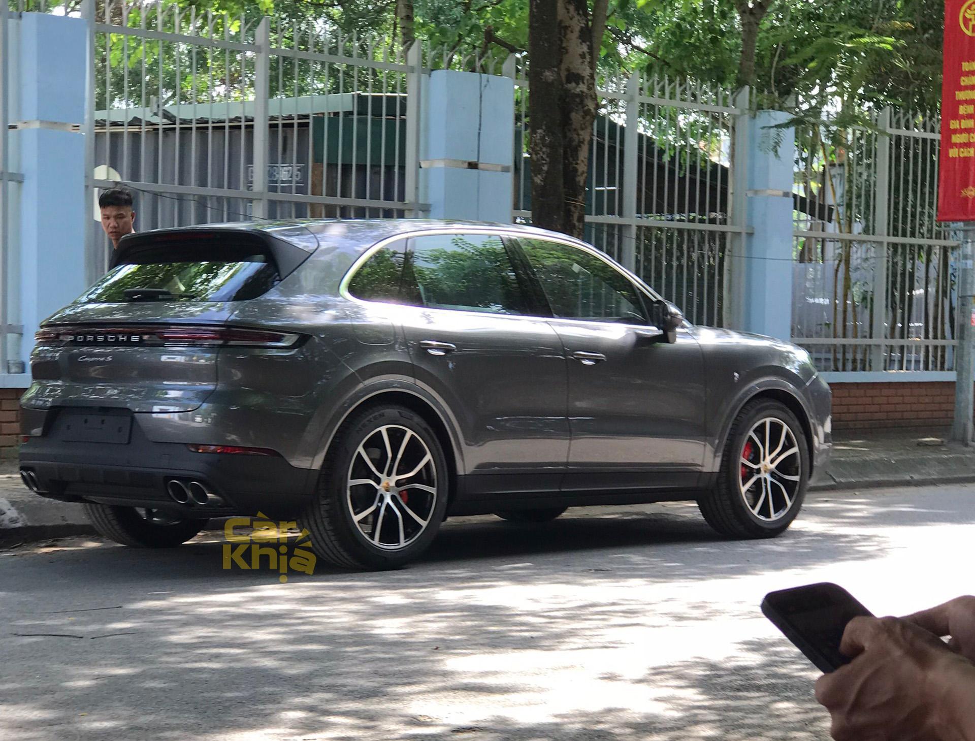 Lộ ảnh Porsche Cayenne 2024 đầu tiên về Việt Nam: Mạnh hơn, nhiều thay đổi giống Taycan - Ảnh 1.