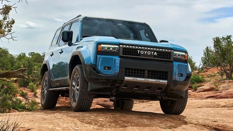 Land Cruiser Prado 2024 ra mắt: Giá quy đổi từ 1,3 tỷ, 'bắt trend' hình hộp giống Santa Fe, dễ được giới nhà giàu Việt săn đón - Ảnh 7. Land Cruiser Prado 2024 ra mắt: Giá quy đổi từ 1,3 tỷ, 'bắt trend' hình hộp giống Santa Fe, dễ được giới nhà giàu Việt săn đón - Ảnh 7.