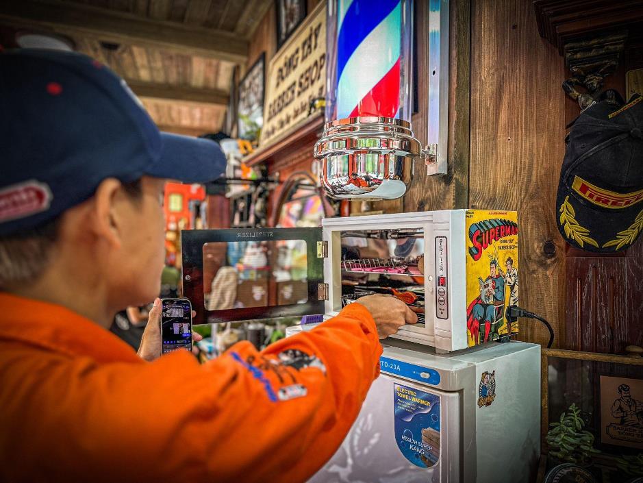 Đông Tây Barbershop - "Trình làng" tổ hợp cắt tóc, vui chơi "siêu chất" - Ảnh 3.