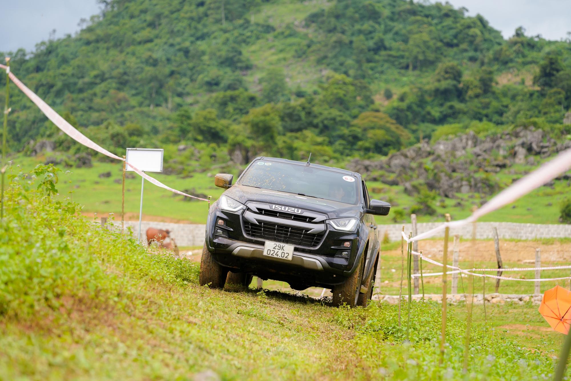 Tôi dành 3 ngày trải nghiệm Isuzu D-Max: ‘Nhiều điểm cộng, không đáng bị ế đến vậy’ - Ảnh 1.