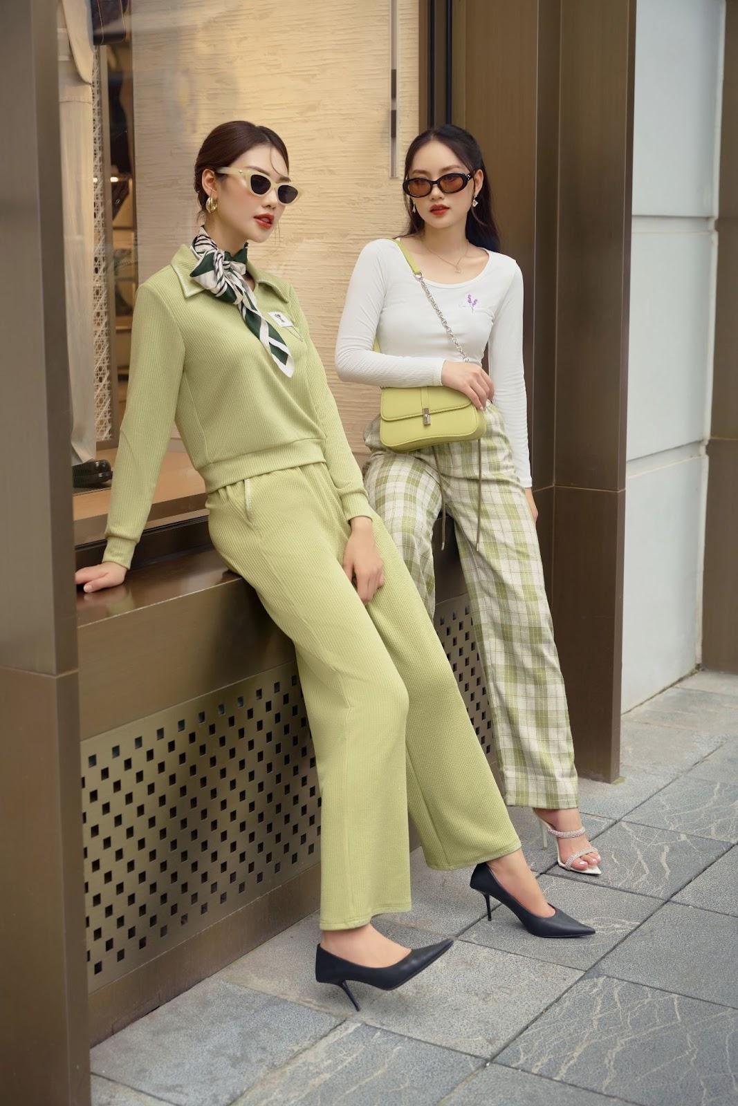 Mặc đồ gì dạo phố chuẩn “nàng thơ” khi tiết trời vào thu? - Ảnh 2. Mặc đồ gì dạo phố chuẩn “nàng thơ” khi tiết trời vào thu? - Ảnh 2.