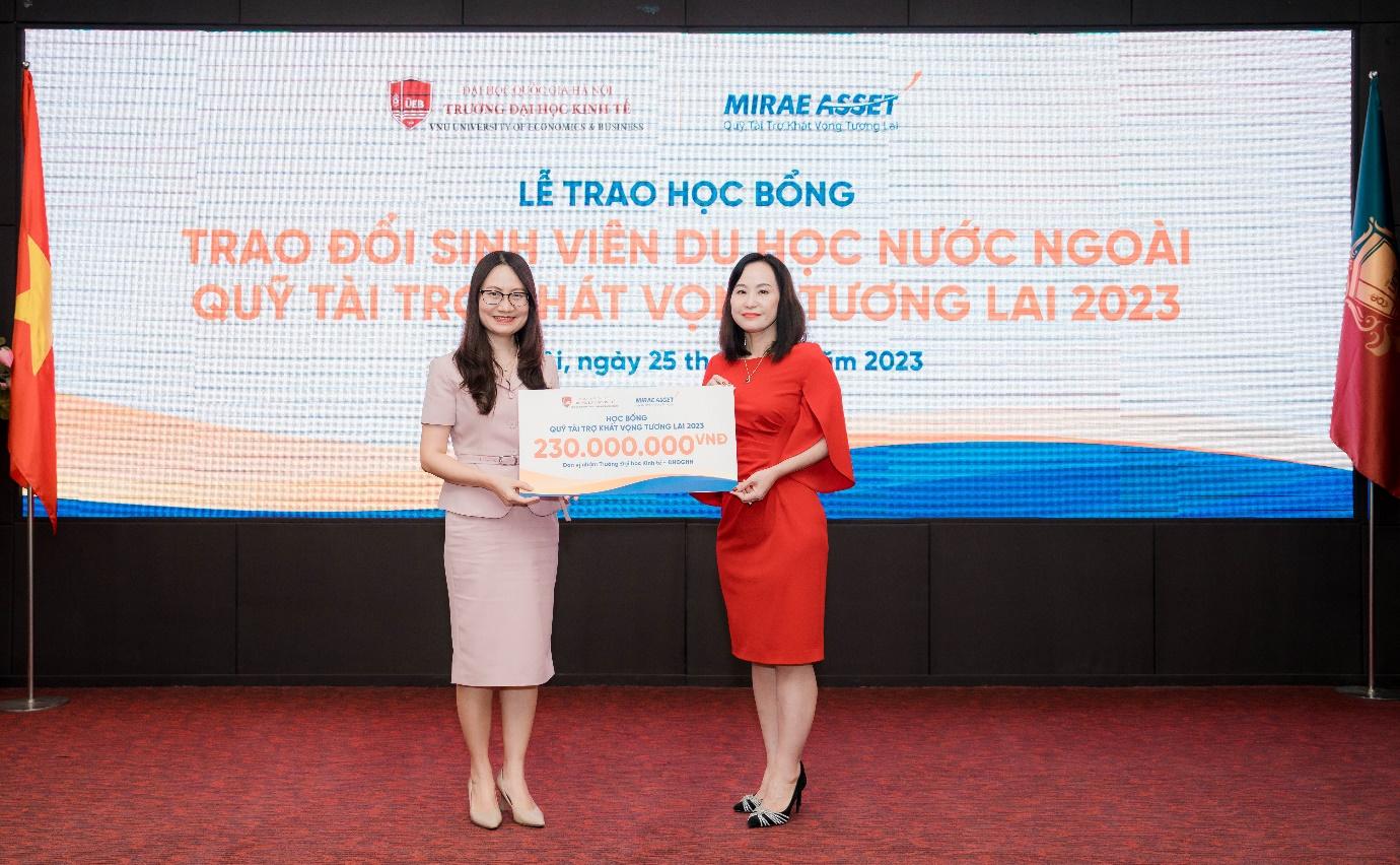 Quỹ Tài Trợ Khát Vọng Tương Lai trao tặng hơn 1,3 tỷ đồng cho sinh viên tại Hà Nội - Ảnh 2. Quỹ Tài Trợ Khát Vọng Tương Lai trao tặng hơn 1,3 tỷ đồng cho sinh viên tại Hà Nội - Ảnh 2.