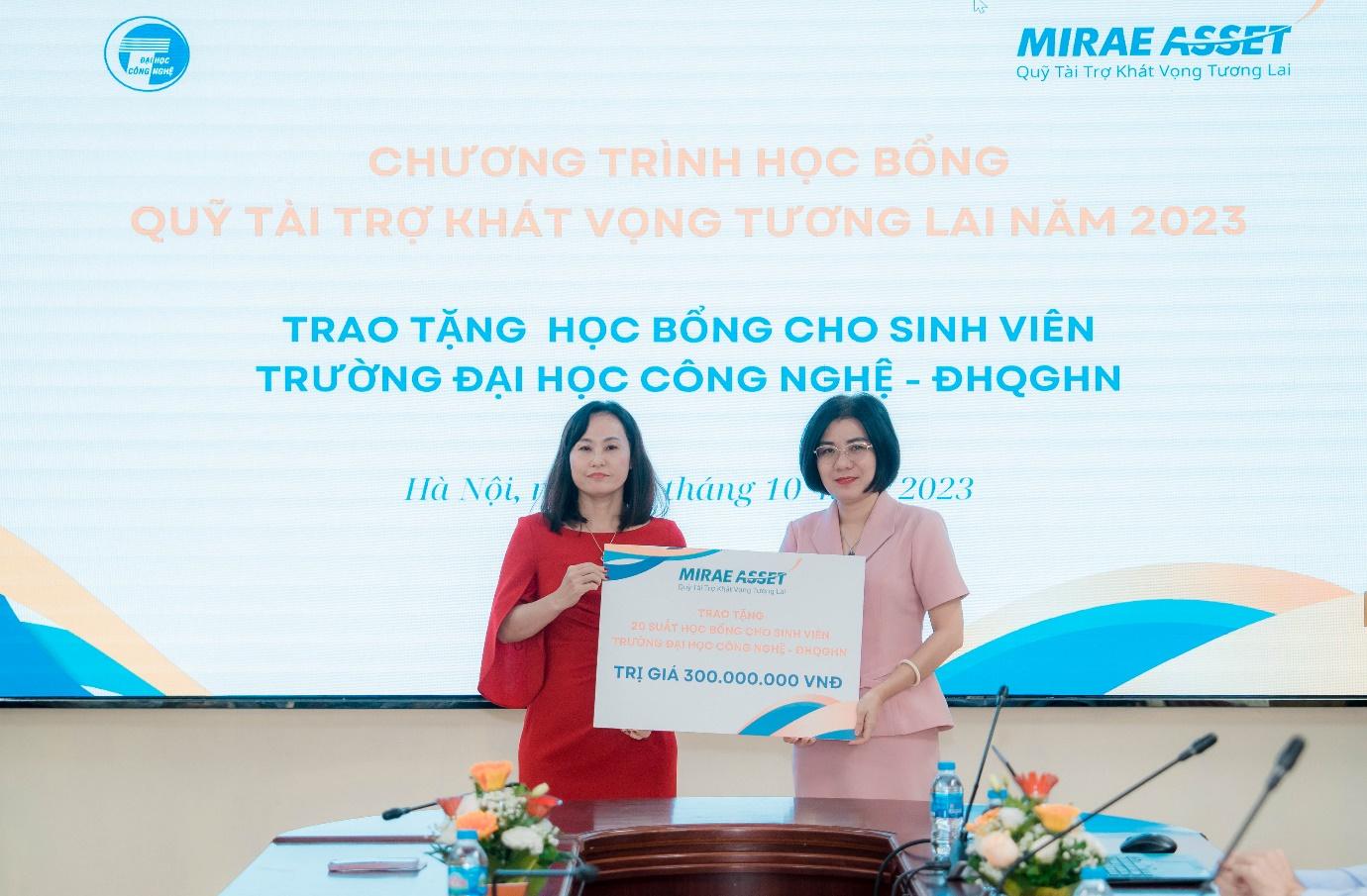 Quỹ Tài Trợ Khát Vọng Tương Lai trao tặng hơn 1,3 tỷ đồng cho sinh viên tại Hà Nội - Ảnh 1. Quỹ Tài Trợ Khát Vọng Tương Lai trao tặng hơn 1,3 tỷ đồng cho sinh viên tại Hà Nội - Ảnh 1.