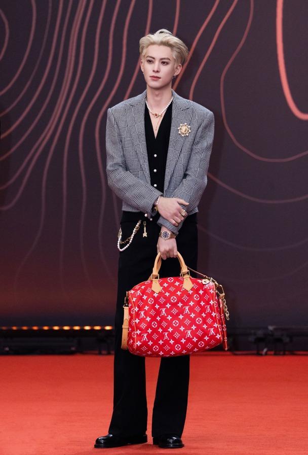 Giám đốc sáng tạo Pharrell Williams và cuộc chơi phá cách trên những thiết kế túi Louis Vuitton mùa Xuân - Hè 2024 - Ảnh 2.