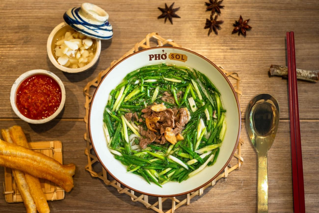 Phở SOL tiên phong sử dụng nước ion kiềm tinh khiết để nấu nước dùng phở thơm ngon danh bất hư truyền - Ảnh 2.