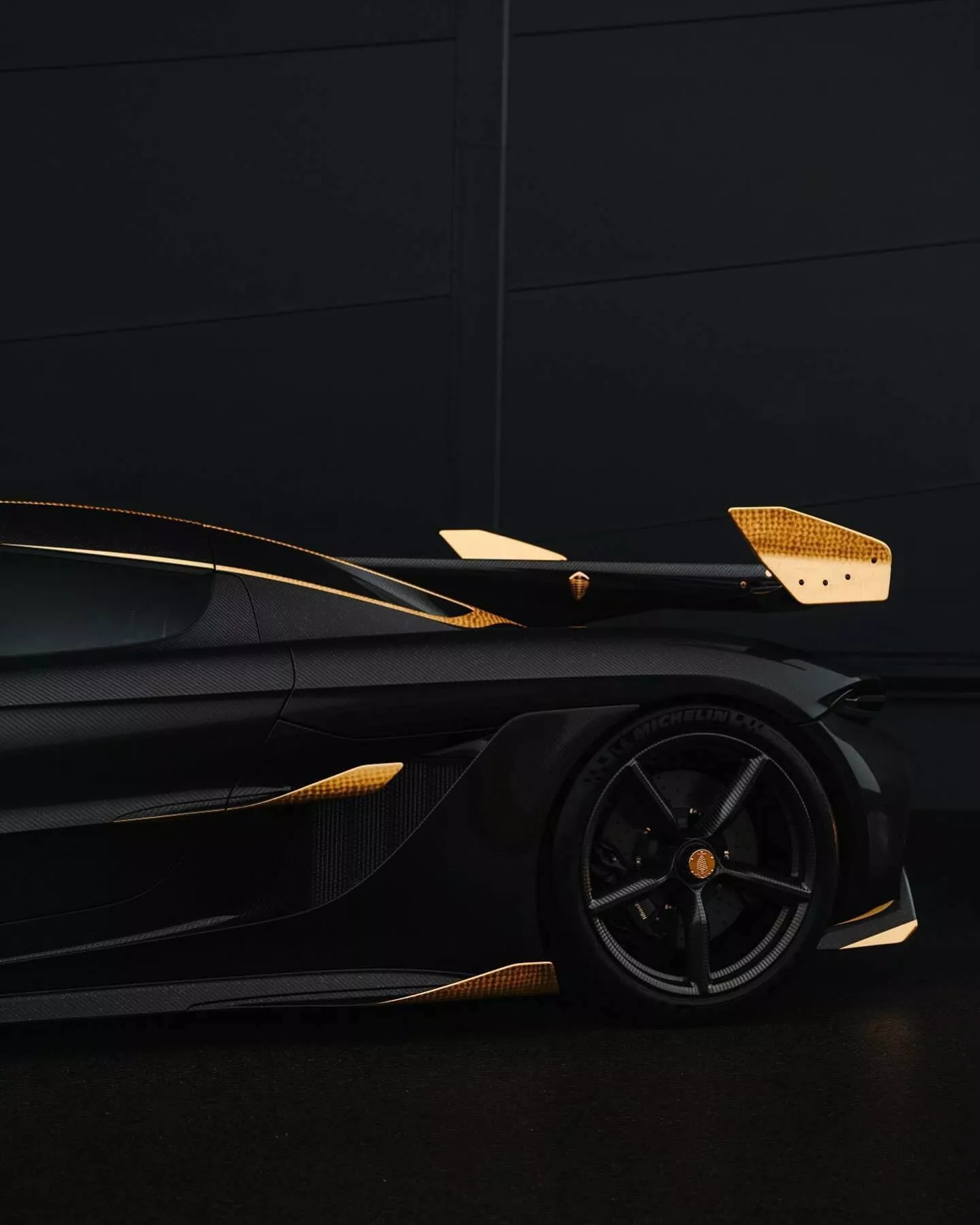 Koenigsegg Jesko thân carbon trần dùng vàng 24k trang trí - Ảnh 5.