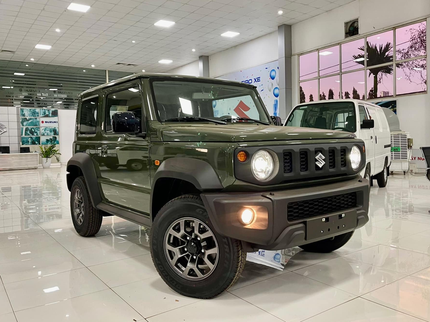 Suzuki Jimny độ kiểu G 63 giá 999 triệu tại đại lý: Thay nhiều chi tiết, có xe giao sớm cho khách Việt chơi Tết - Ảnh 11.