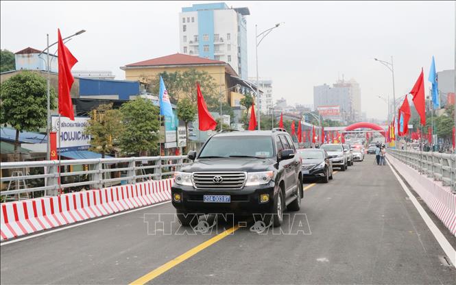 Thông xe kỹ thuật cầu vượt đường sắt Hà Nội - Thái Nguyên - Ảnh 2.