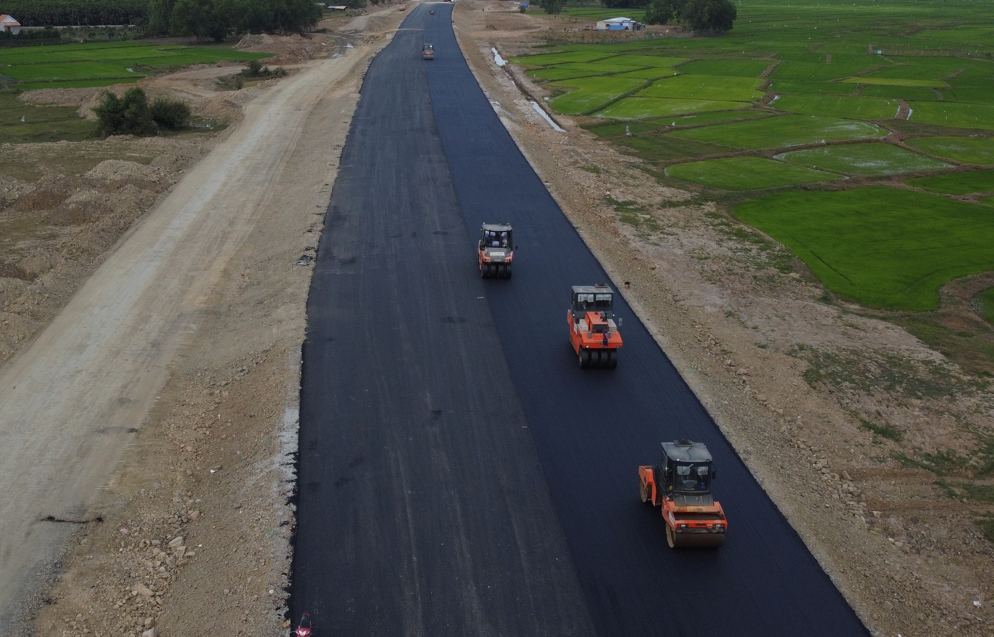 Cao tốc Vân Phong - Nha Trang vượt tiến độ, tăng tốc về đích- Ảnh 1.