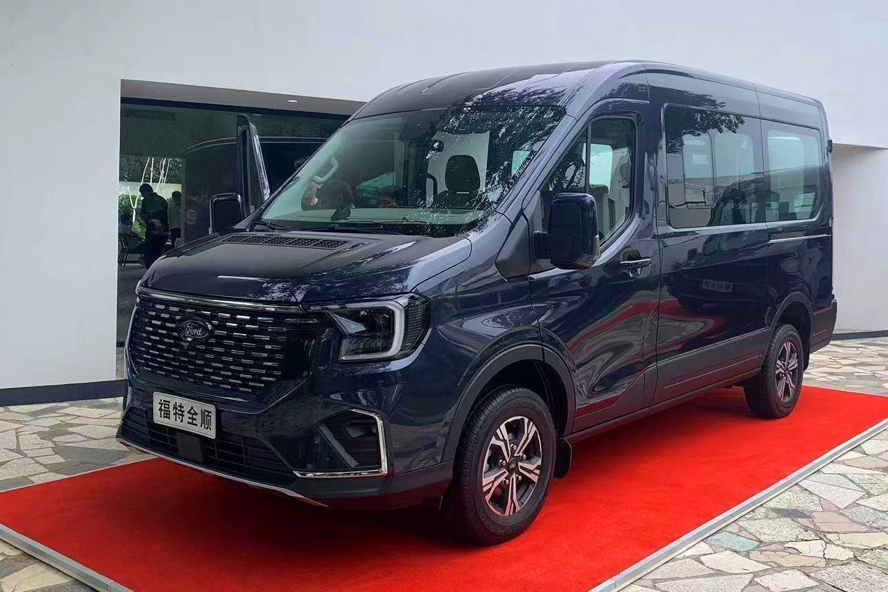 Đại lý nhận cọc Ford Transit 2024 tại Việt Nam: Hai bản, có số tự động, giá dự kiến cao nhất 949 triệu- Ảnh 2.