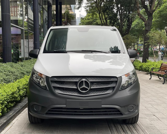 Xe van lại 'hot' tại Việt Nam: Ford Transit 2024 nhá ảnh chính thức, Mercedes V-Class giảm giá kỷ lục còn hơn 1,2 tỷ đồng- Ảnh 7.