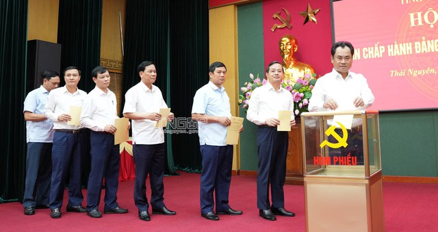 Chủ tịch UBND tỉnh Thái Nguyên Trịnh Việt Hùng được bầu giữ chức Bí thư Tỉnh ủy- Ảnh 2.