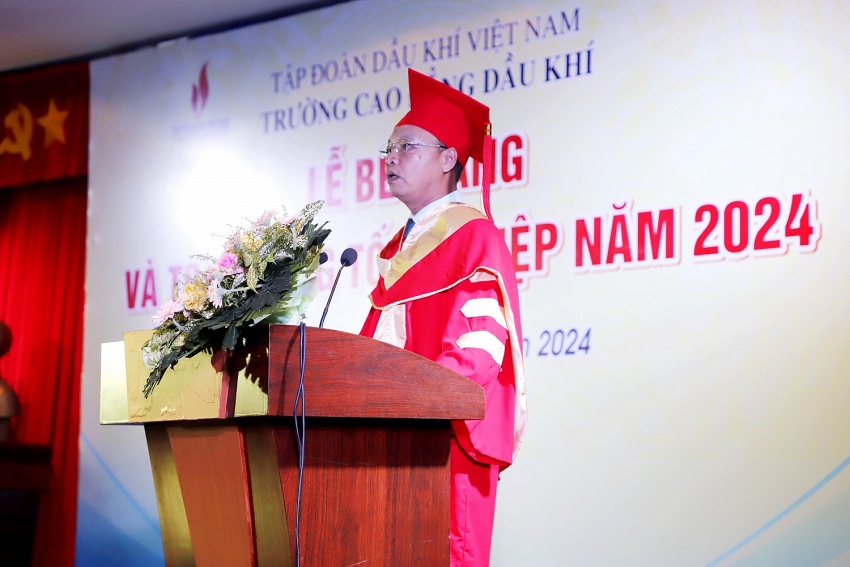 ThS. Lương Quốc Kông, Phó Hiệu trưởng PV College phát biểu tại Lễ bế giảng.