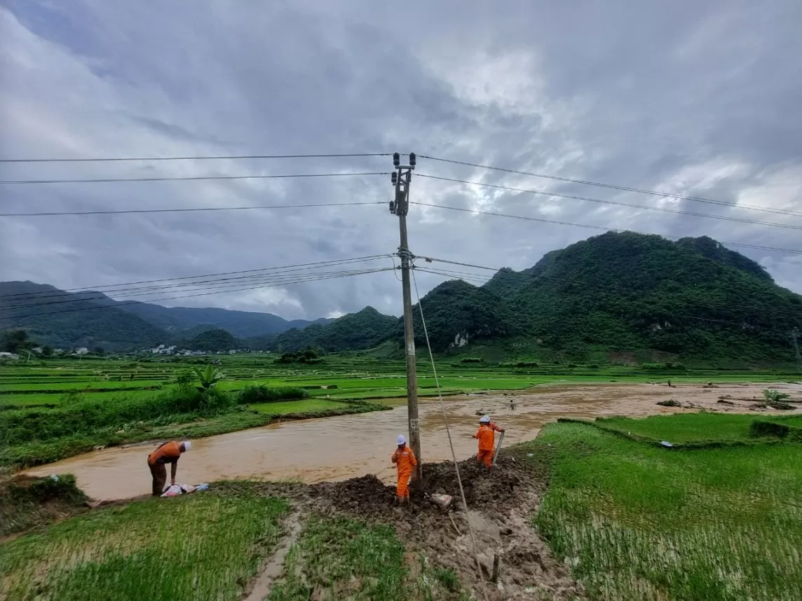 Công ty Điện lực Sơn La: Khôi phục cấp điện trở lại cho khách hàng sau hoàn lưu bão số 2