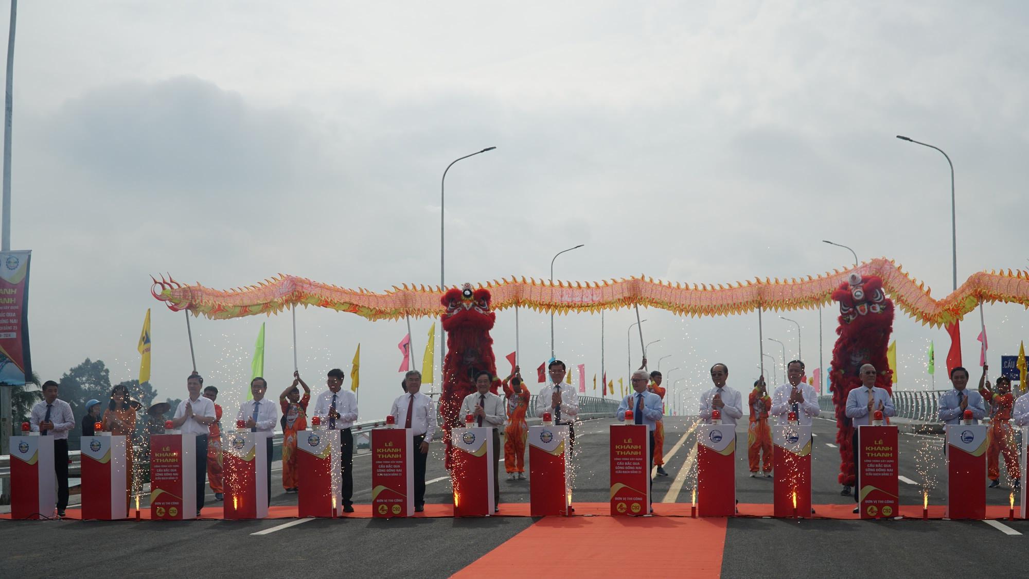 Khánh thành cầu nối Bình Dương - Đồng Nai với 4 làn xe- Ảnh 2.