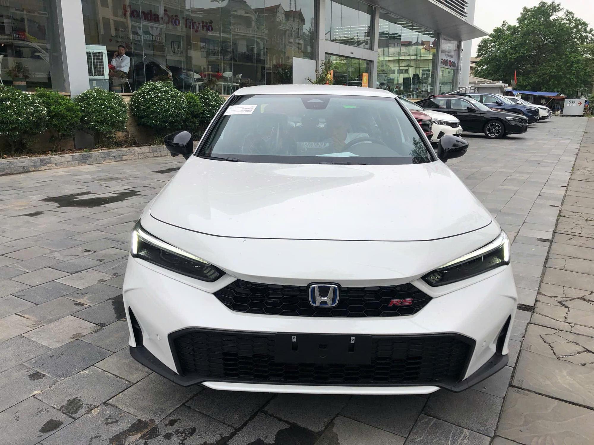 Honda Civic 2024 về đại lý: Không kèm