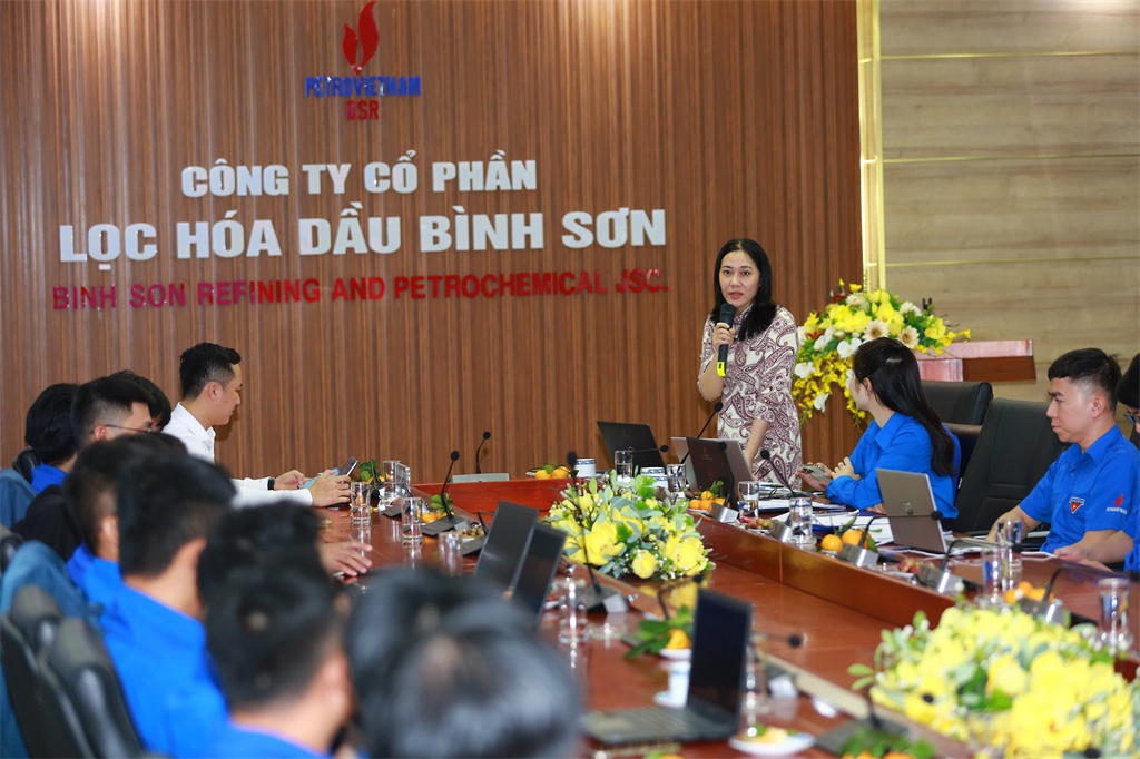 Bà Trương Thị Thu Hà – Phó Chủ tịch Công đoàn, Phó Trưởng ban QTNL BSR phát biểu tại hội nghị.