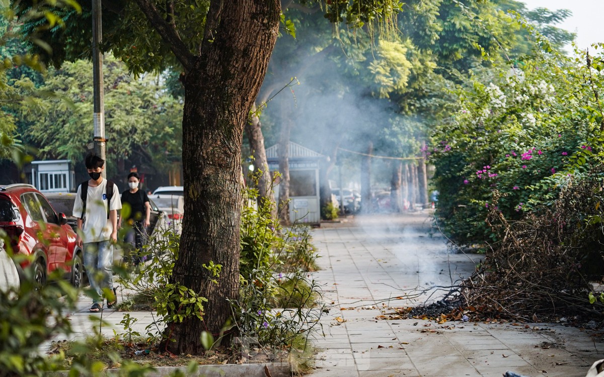 Bầu trời mịt mù, tại Tây Hồ ghi nhận mức ô nhiễm không khí cao- Ảnh 12.