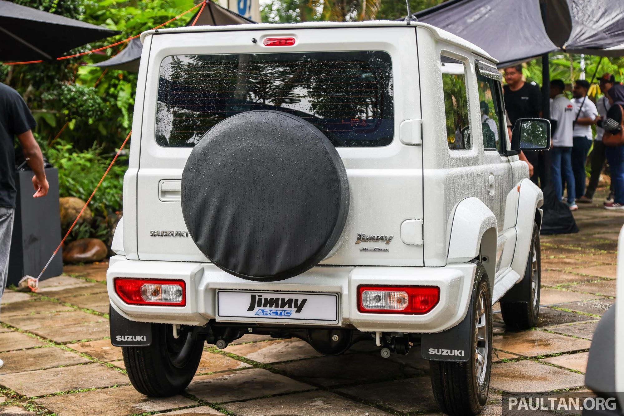 Xuất hiện Suzuki Jimny phiên bản 'Bắc Cực': Ngoại thất trắng toát, ghế da Nappa, động cơ như cũ, giá quy đổi gần 1 tỷ- Ảnh 3.